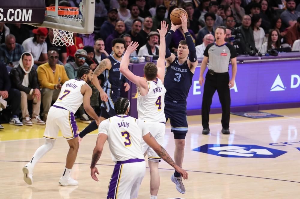 而在防守端 而在防守端